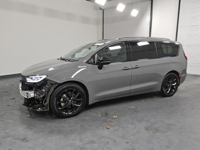 CHRYSLER PACIFICA L 2025 with VIN 2C4RC1GG1SR569116 - Photo from auction