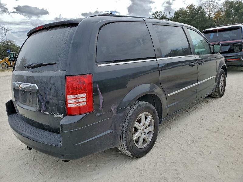 Photo 3 from auction – 2010 CHRYSLER TOWN & COU with VIN 2A4RR5DX6AR345455