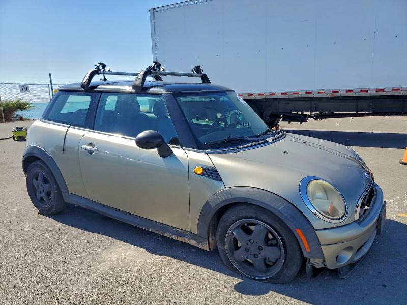 Photo 4 from auction – 2008 MINI COOPER with VIN WMWMF33578TT64030
