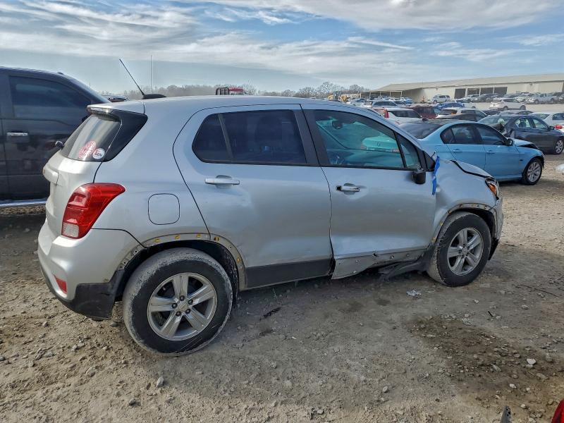 Photo 3 from auction – 2020 CHEVROLET TRAX LS with VIN KL7CJKSB6LB329442