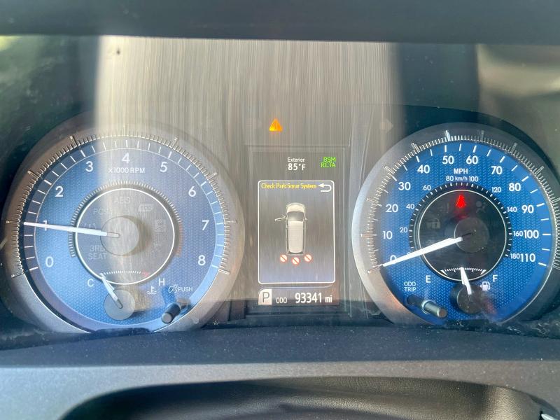 Photo 8 from auction – 2018 TOYOTA SIENNA XLE with VIN 5TDYZ3DC2JS906129