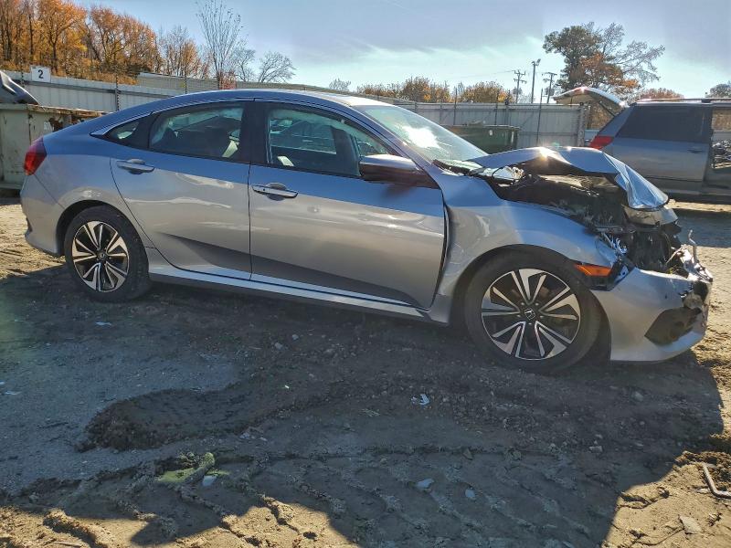 Photo 4 from auction – 2017 HONDA CIVIC EXL with VIN 19XFC1F74HE024056