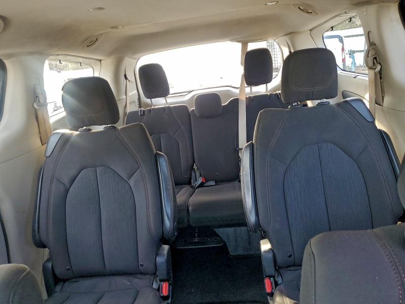 Photo 10 from auction – 2017 CHRYSLER PACIFICA T with VIN 2C4RC1BG4HR777362