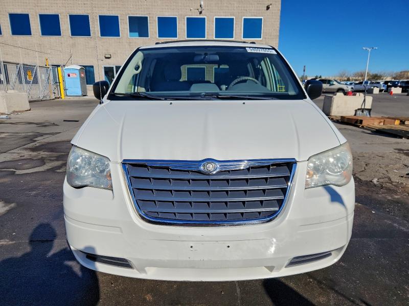 Photo 5 from auction – 2009 CHRYSLER TOWN & COU with VIN 2A8HR44E29R590994