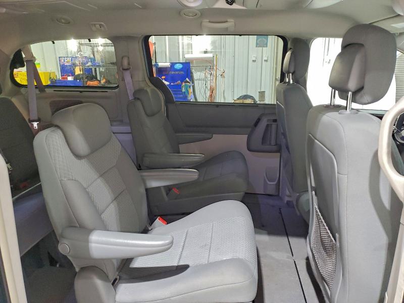 Photo 11 from auction – 2010 CHRYSLER TOWN & COU with VIN 2A4RR5D18AR300366