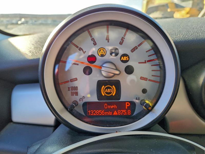 Photo 9 from auction – 2007 MINI COOPER with VIN WMWMF33587TT59028