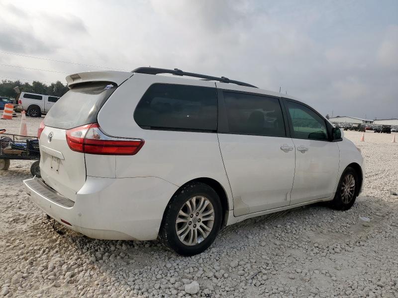 Photo 3 from auction – 2017 TOYOTA SIENNA XLE with VIN 5TDYZ3DC6HS857981
