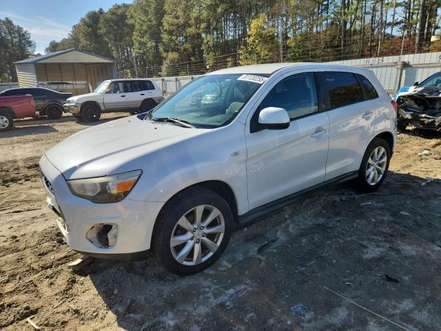 MITSUBISHI OUTLANDER 2014 z numerem VIN 4A4AP3AU1EE004676 - Zdjęcie z aukcji