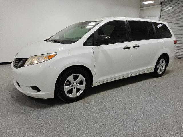 TOYOTA SIENNA 2016 with VIN 5TDZK3DC3GS710587 - Photo from auction