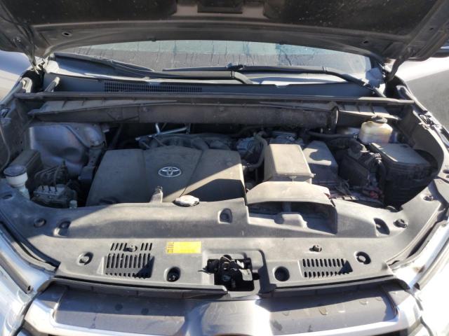 Photo 11 from auction – 2018 TOYOTA HIGHLANDER with VIN 5TDJZRFH6JS843162
