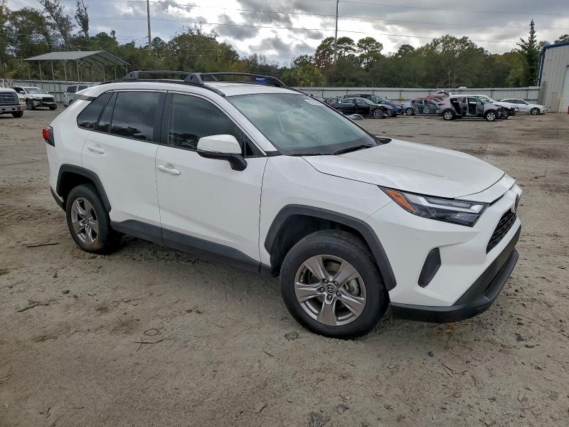 Photo 4 from auction – 2022 TOYOTA RAV4 with VIN 2T3W1RFV8NC186941
