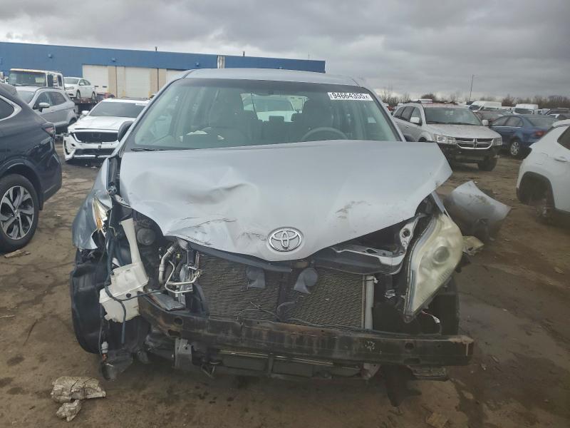 Photo 5 from auction – 2014 TOYOTA SIENNA with VIN 5TDZK3DC7ES438896