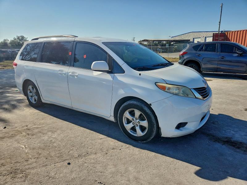 Photo 4 from auction – 2011 TOYOTA SIENNA with VIN 5TDKK3DC1BS069174