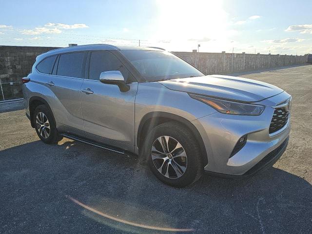 Photo 4 from auction – 2022 TOYOTA HIGHLANDER with VIN 5TDGZRAH6NS134898