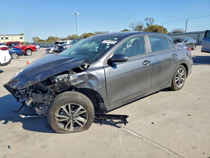 KIA FORTE LX 2023 with VIN 3KPF24AD9PE686828 - Photo from auction