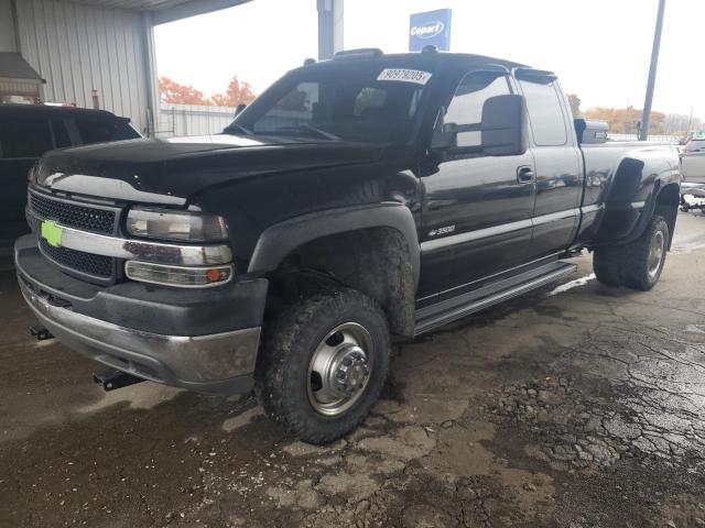 CHEVROLET SILVERADO 2002 with VIN 1GCJK39UX2E215056 - Photo from auction