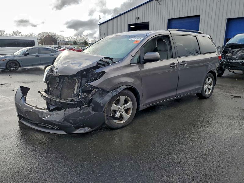 Photo 1 from auction – 2016 TOYOTA SIENNA LE with VIN 5TDKK3DC9GS710420