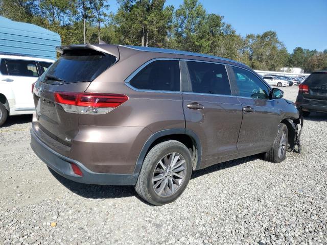 Photo 3 from auction – 2018 TOYOTA HIGHLANDER with VIN 5TDKZRFH5JS270274