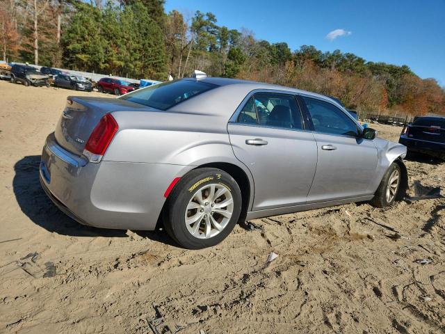 Photo 3 from auction – 2015 CHRYSLER 300 LIMITE with VIN 2C3CCAAGXFH881885