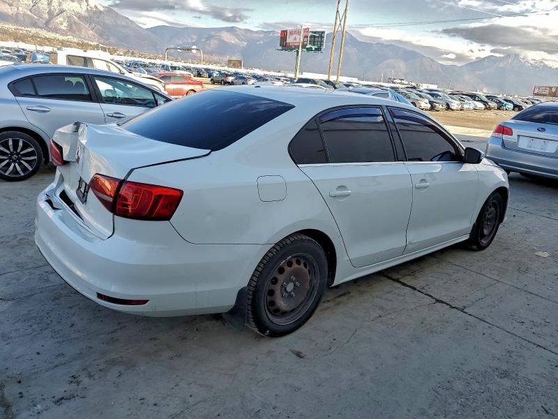 Photo 3 from auction – 2017 VOLKSWAGEN JETTA S with VIN 3VW2B7AJ2HM310370