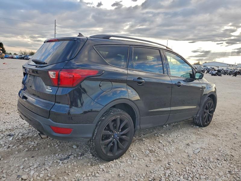Photo 3 from auction – 2019 FORD ESCAPE SE with VIN 1FMCU0GD4KUA07308