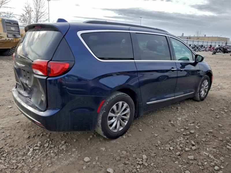 Photo 3 from auction – 2017 CHRYSLER PACIFICA T with VIN 2C4RC1BG2HR713384