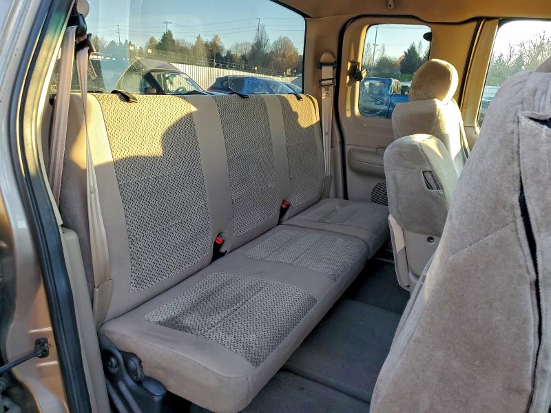 Photo 10 from auction – 2002 FORD F150 with VIN 2FTRX18W32CA70637