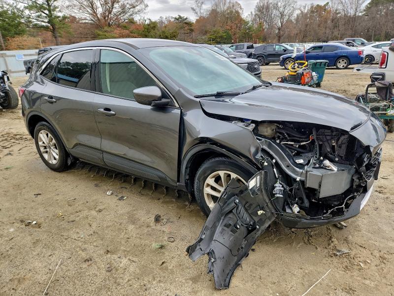 Photo 4 from auction – 2020 FORD ESCAPE SE with VIN 1FMCU0G66LUB46763