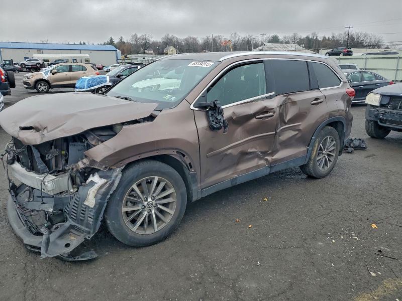 TOYOTA HIGHLANDER 2019 with VIN 5TDJZRFH4KS918684 - Photo from auction