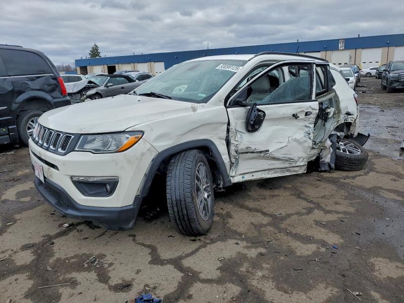 JEEP COMPASS LA 2018 with VIN 3C4NJCBB3JT462009 - Photo from auction