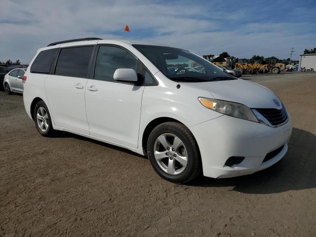 Photo 4 from auction – 2014 TOYOTA SIENNA LE with VIN 5TDKK3DC0ES446663