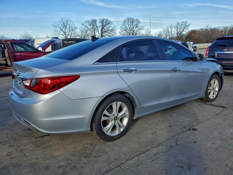 Photo 3 from auction – 2013 HYUNDAI SONATA SE with VIN 5NPEC4AC1DH605330