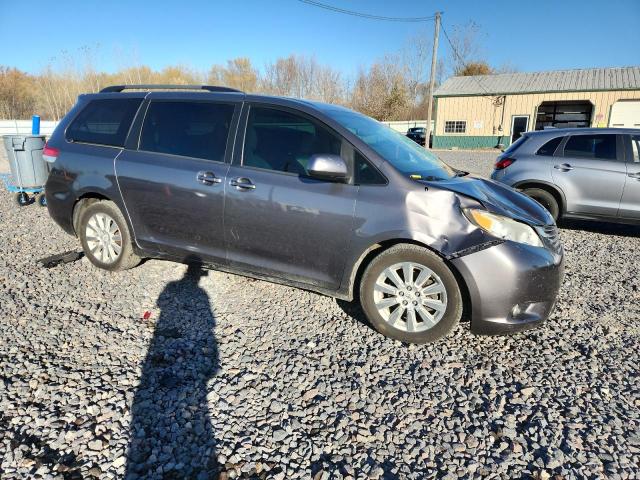 Photo 4 from auction – 2011 TOYOTA SIENNA XLE with VIN 5TDDK3DC9BS025979