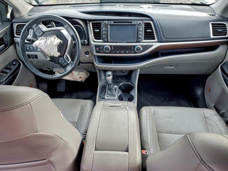 Photo 8 from auction – 2016 TOYOTA HIGHLANDER with VIN 5TDDKRFH5GS226099
