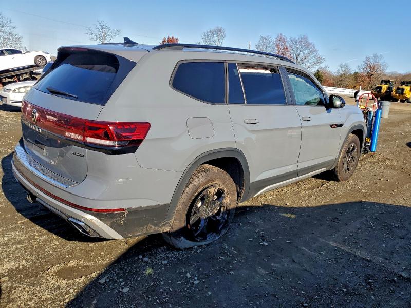 Photo 3 from auction – 2024 VOLKSWAGEN ATLAS PEAK with VIN 1V2CR2CA1RC573650