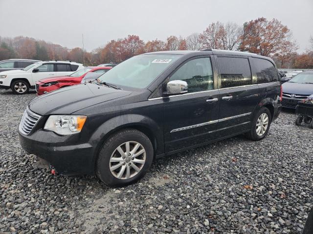 CHRYSLER TOWN & COU 2015 with VIN 2C4RC1GG0FR655863 - Photo from auction