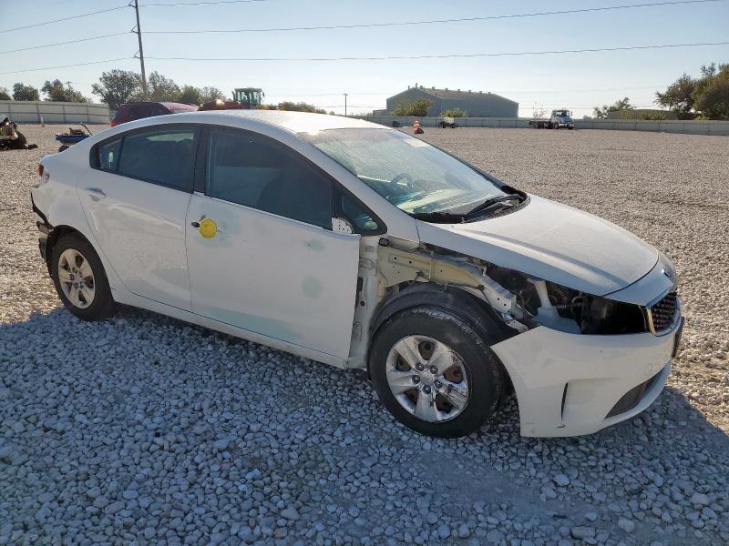 Photo 4 from auction – 2017 KIA FORTE LX with VIN 3KPFK4A77HE102504