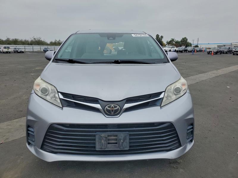 Photo 5 from auction – 2018 TOYOTA SIENNA LE with VIN 5TDKZ3DC9JS915366