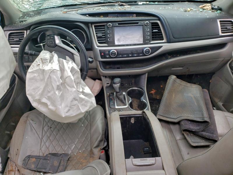 Photo 8 from auction – 2016 TOYOTA HIGHLANDER with VIN 5TDJKRFH9GS341632