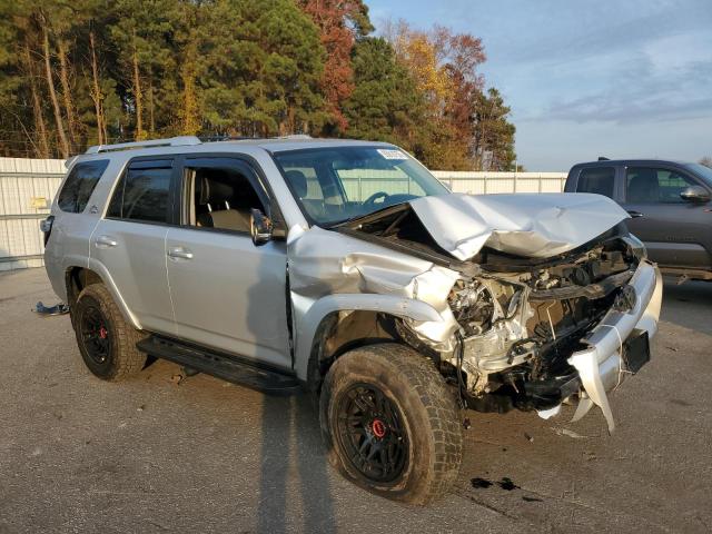 Photo 4 from auction – 2018 TOYOTA 4RUNNER SR with VIN JTEBU5JR7J5593878