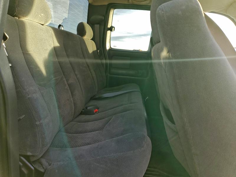 Photo 10 from auction – 2004 CHEVROLET SILVERADO with VIN 2GCEK19T741360914