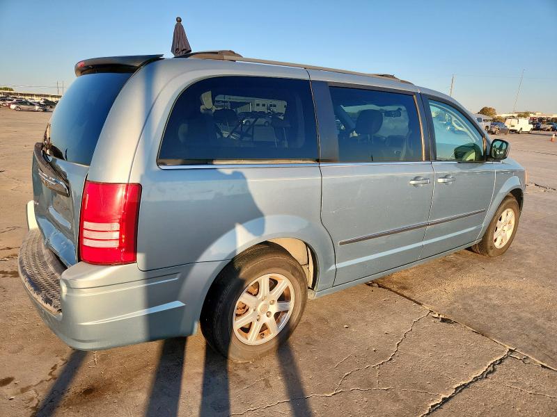 Photo 3 from auction – 2010 CHRYSLER TOWN & COU with VIN 2A4RR5D17AR170662