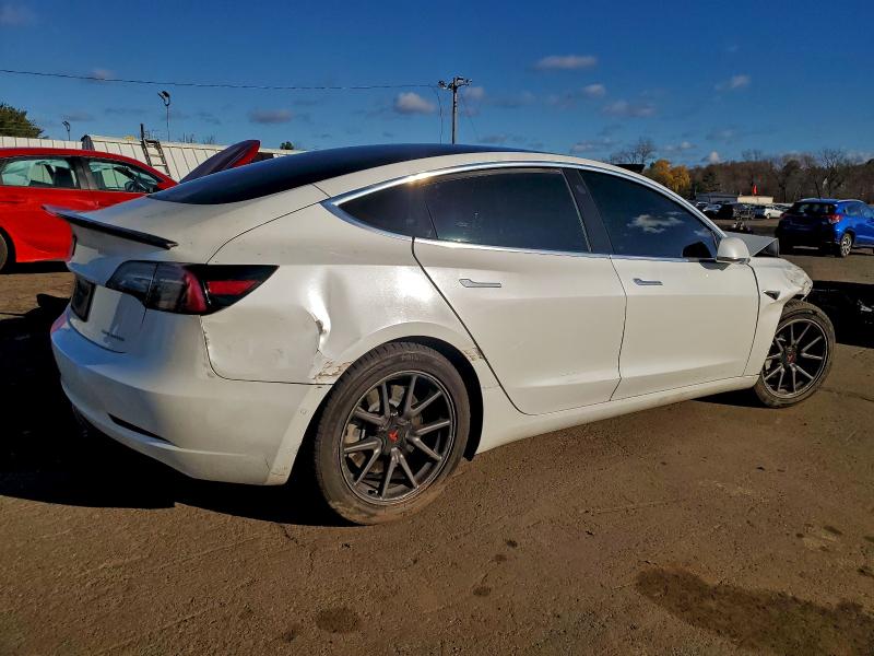 Photo 3 from auction – 2019 TESLA MODEL 3 with VIN 5YJ3E1EB9KF213595