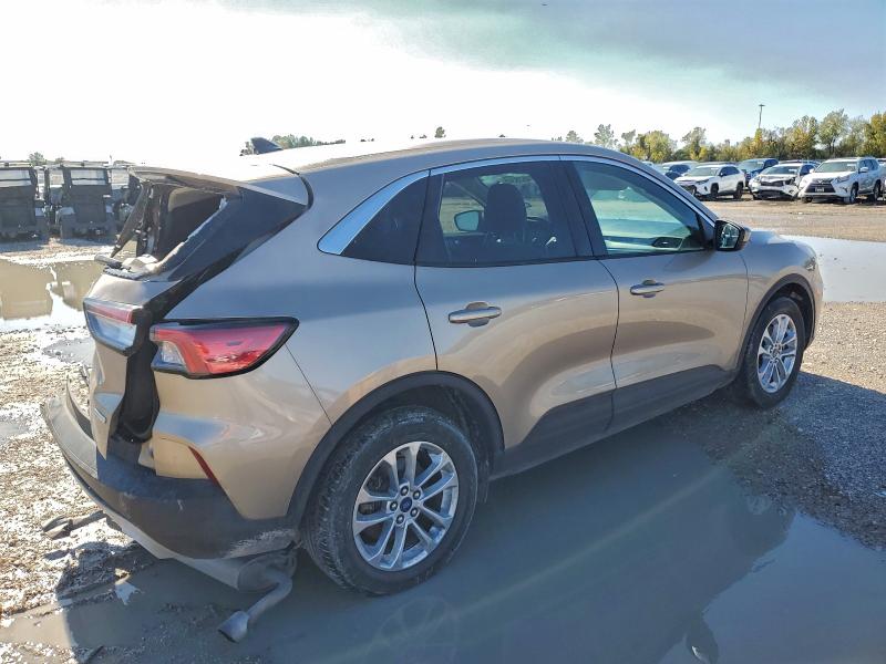 Photo 3 from auction – 2020 FORD ESCAPE SE with VIN 1FMCU0G67LUA75489
