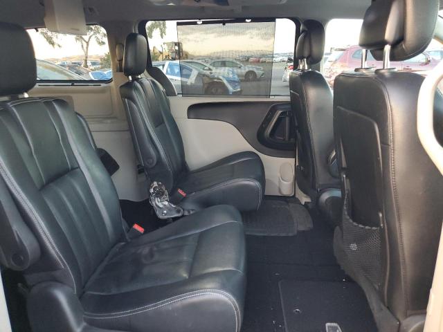Photo 11 from auction – 2016 CHRYSLER TOWN & COU with VIN 2C4RC1CG1GR174852