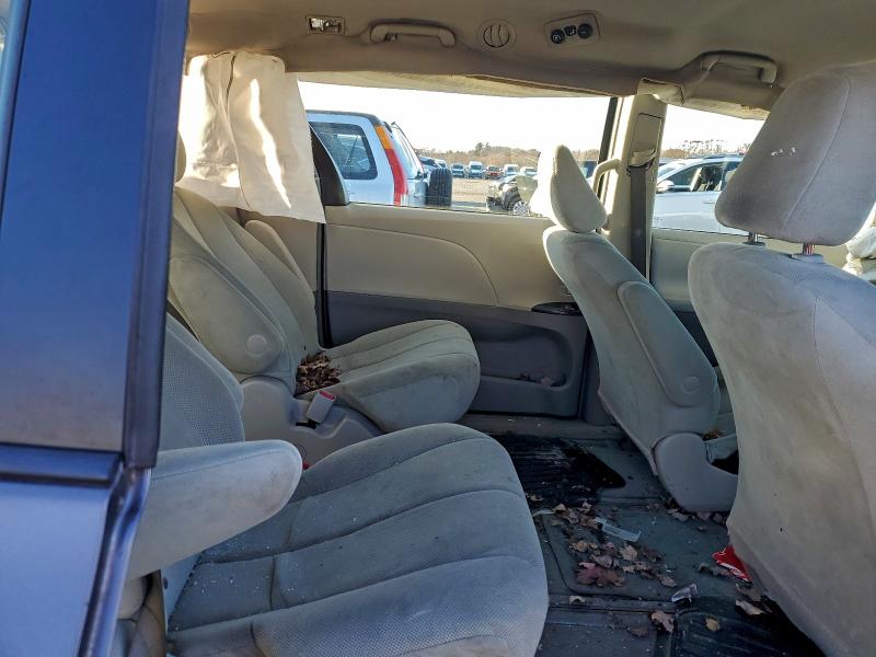 Foto 11 de la subasta – 2011 TOYOTA SIENNA BAS con VIN 5TDKA3DC3BS004328
