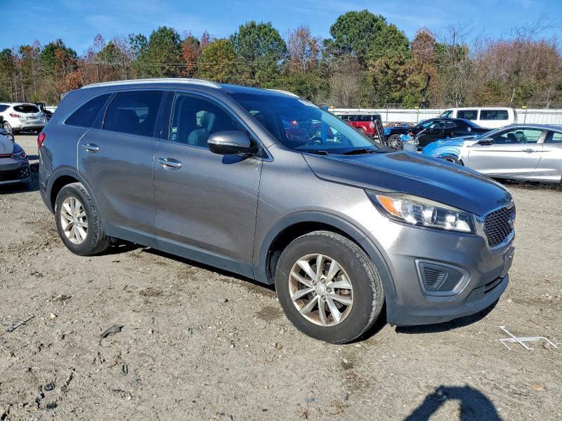 Photo 4 from auction – 2016 KIA SORENTO LX with VIN 5XYPG4A30GG005505