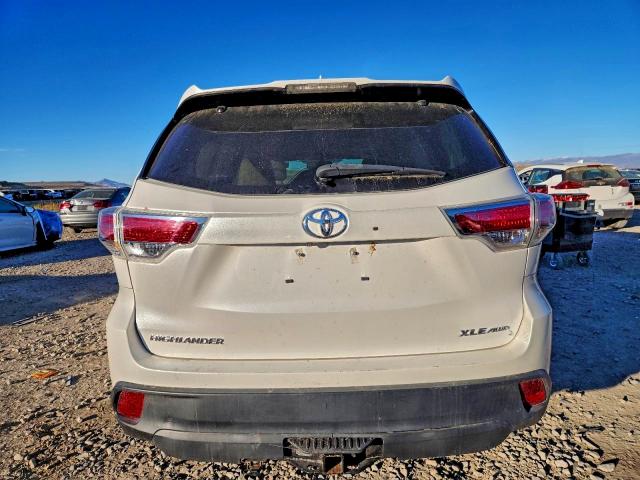 Photo 6 from auction – 2016 TOYOTA HIGHLANDER with VIN 5TDJKRFH7GS338907