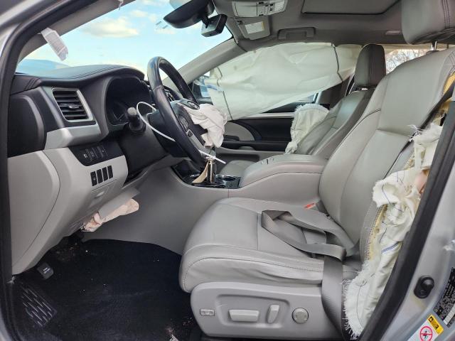 Photo 7 from auction – 2018 TOYOTA HIGHLANDER with VIN 5TDJZRFH0JS534190