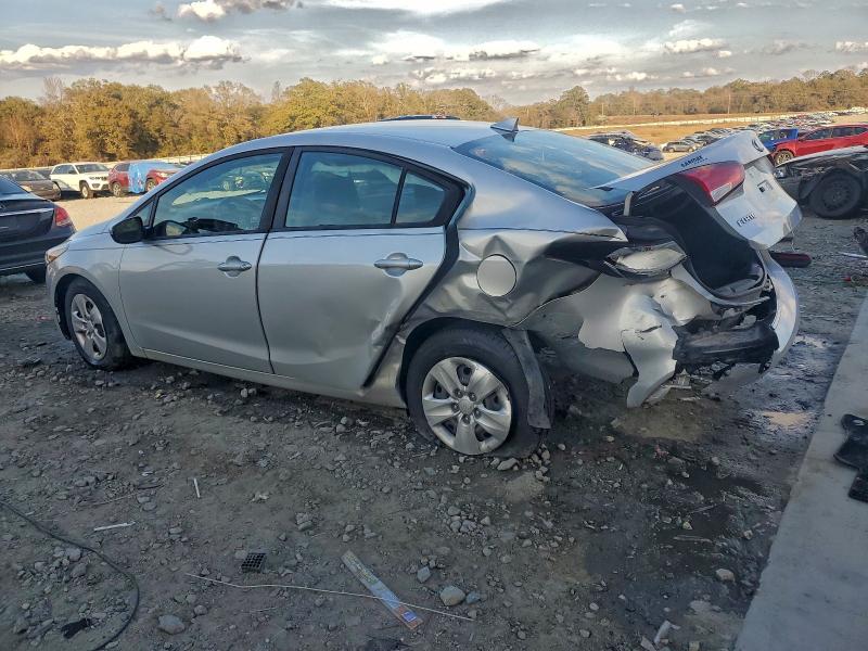 Photo 2 from auction – 2017 KIA FORTE LX with VIN 3KPFK4A71HE120092